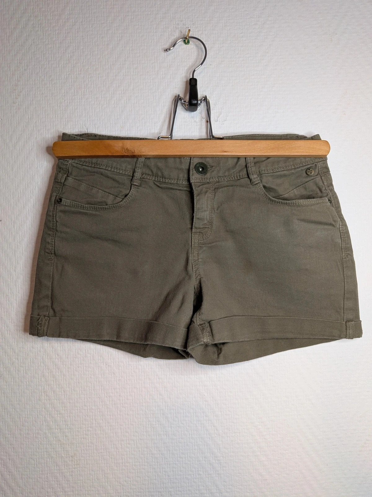Short kaki
