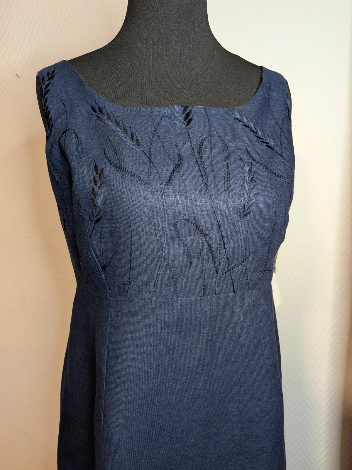 Robe en lin brodée