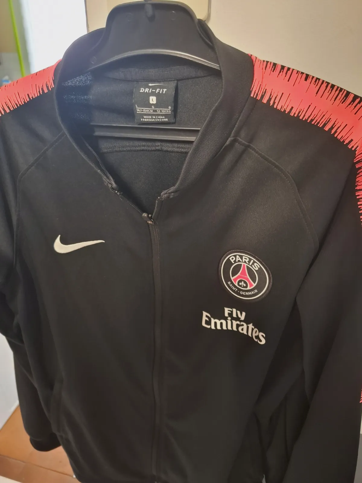 Veste PSG noir liseré rose – Psg – taille 12 ans 2