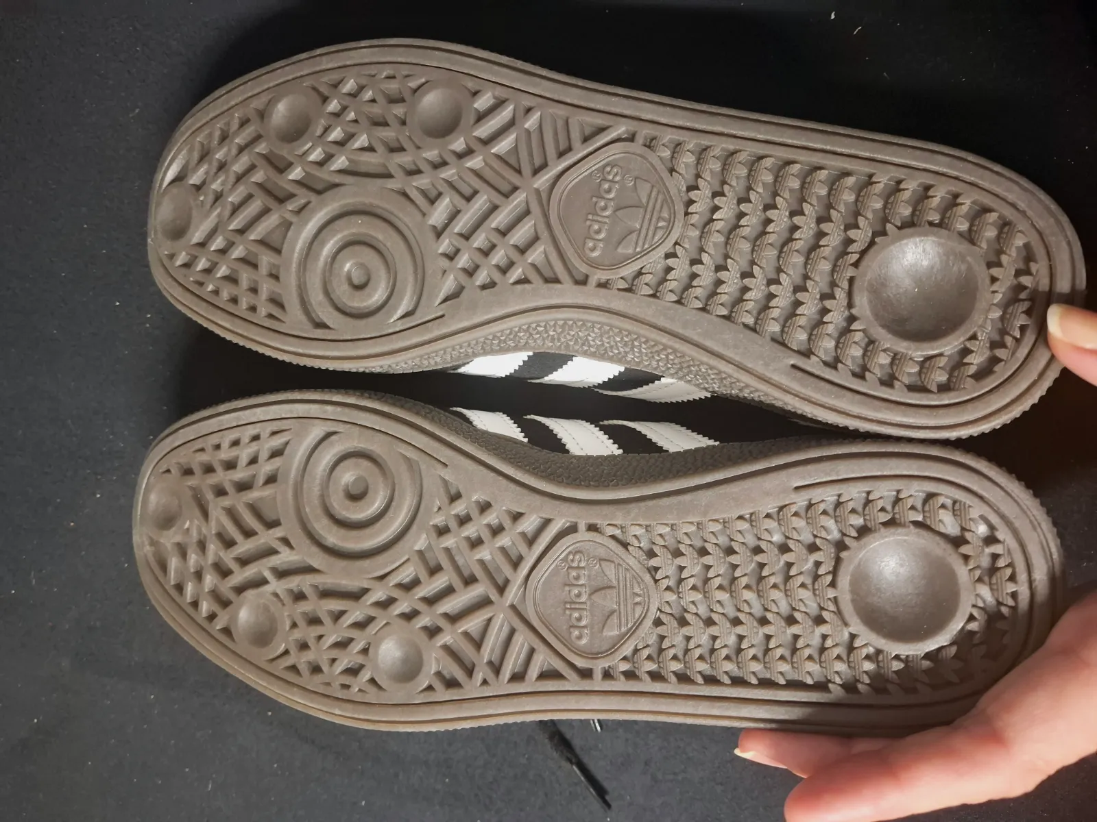 Basket 39 2/3 – Adidas – taille EU 39 4