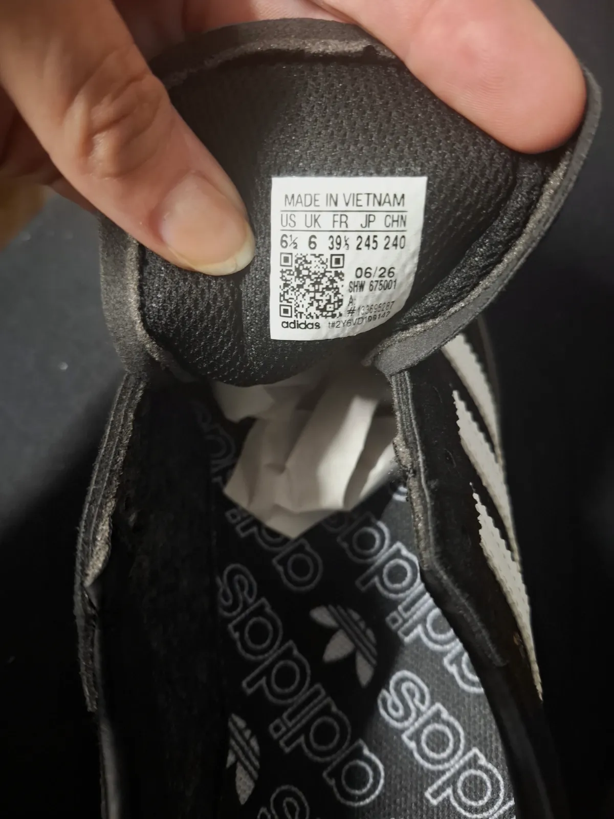 Basket 39 2/3 – Adidas – taille EU 39 6