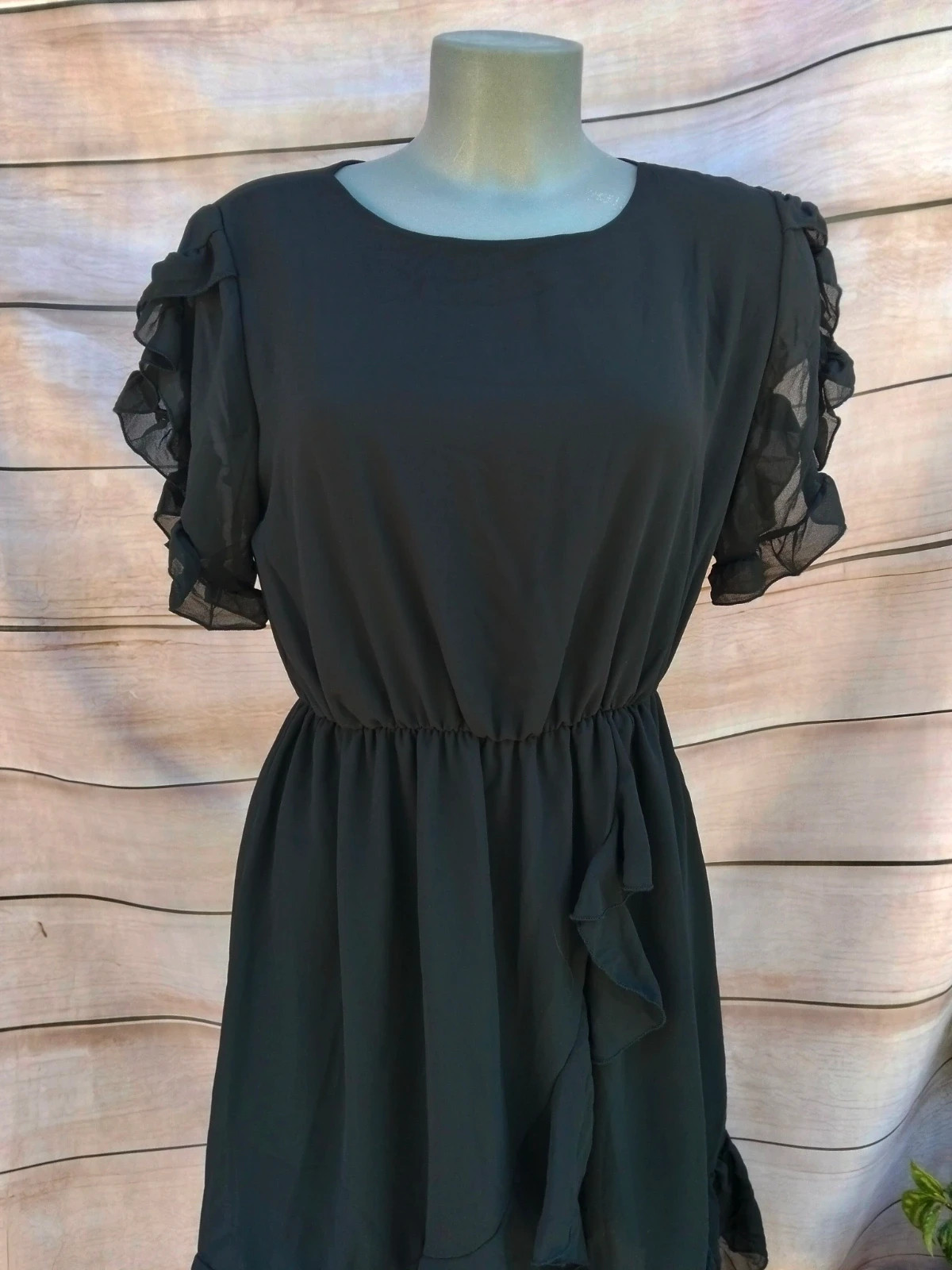 Vestido corto negro con volantes 💜 – La Boutique – taille M / 38 / 10 2