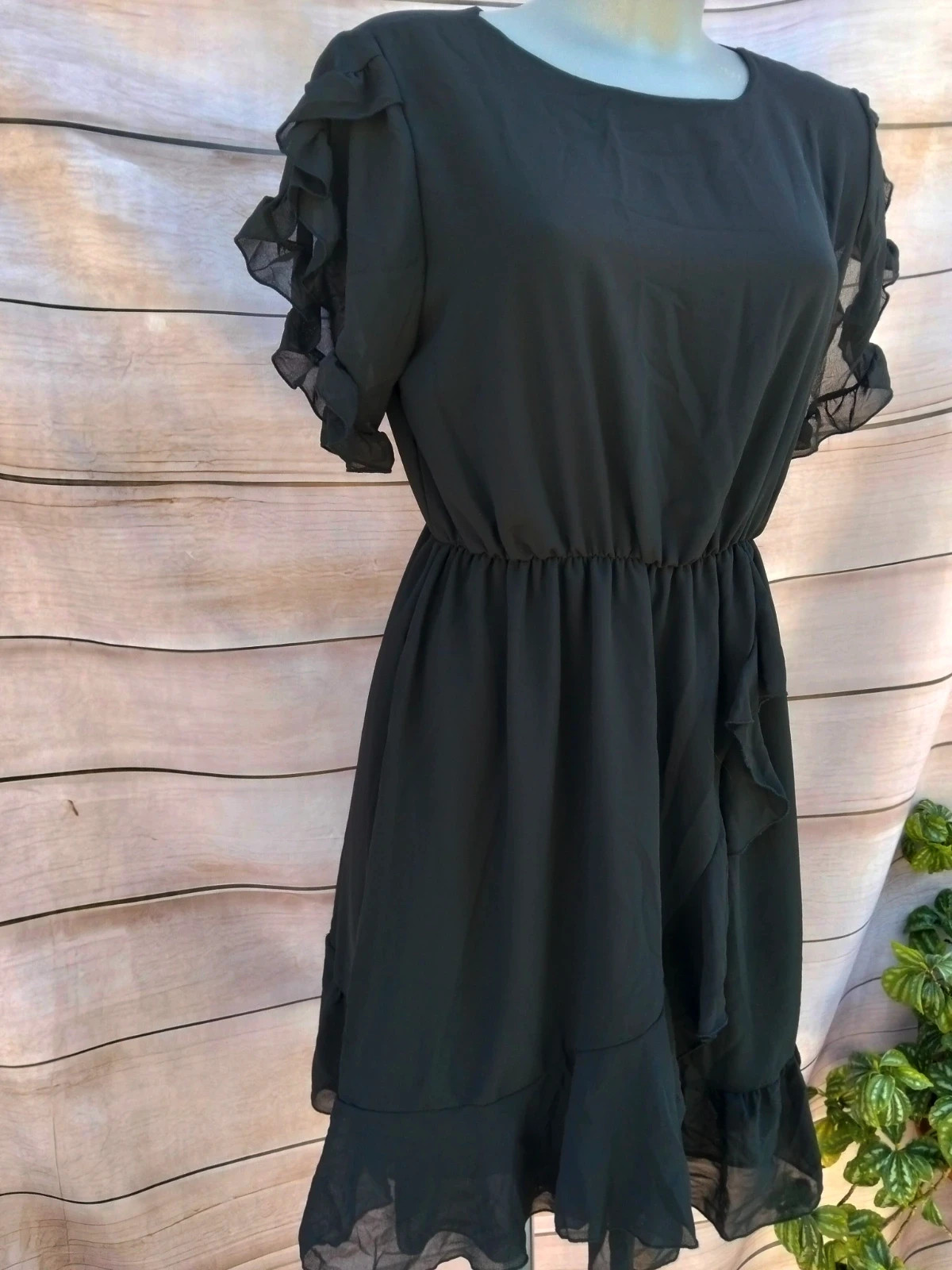 Vestido corto negro con volantes 💜 – La Boutique – taille M / 38 / 10 3