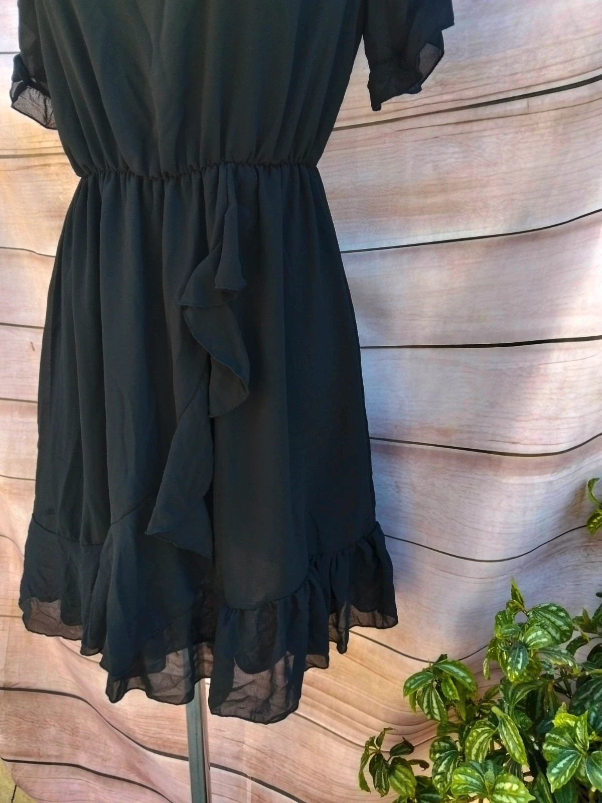 Vestido corto negro con volantes 💜 – La Boutique – taille M / 38 / 10 5