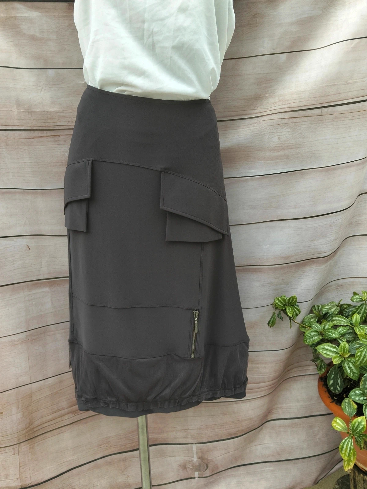 Falda midi gris oscuro de Meri Esca 💜 – MERI ESCA – taille XL / 42 / 14 2