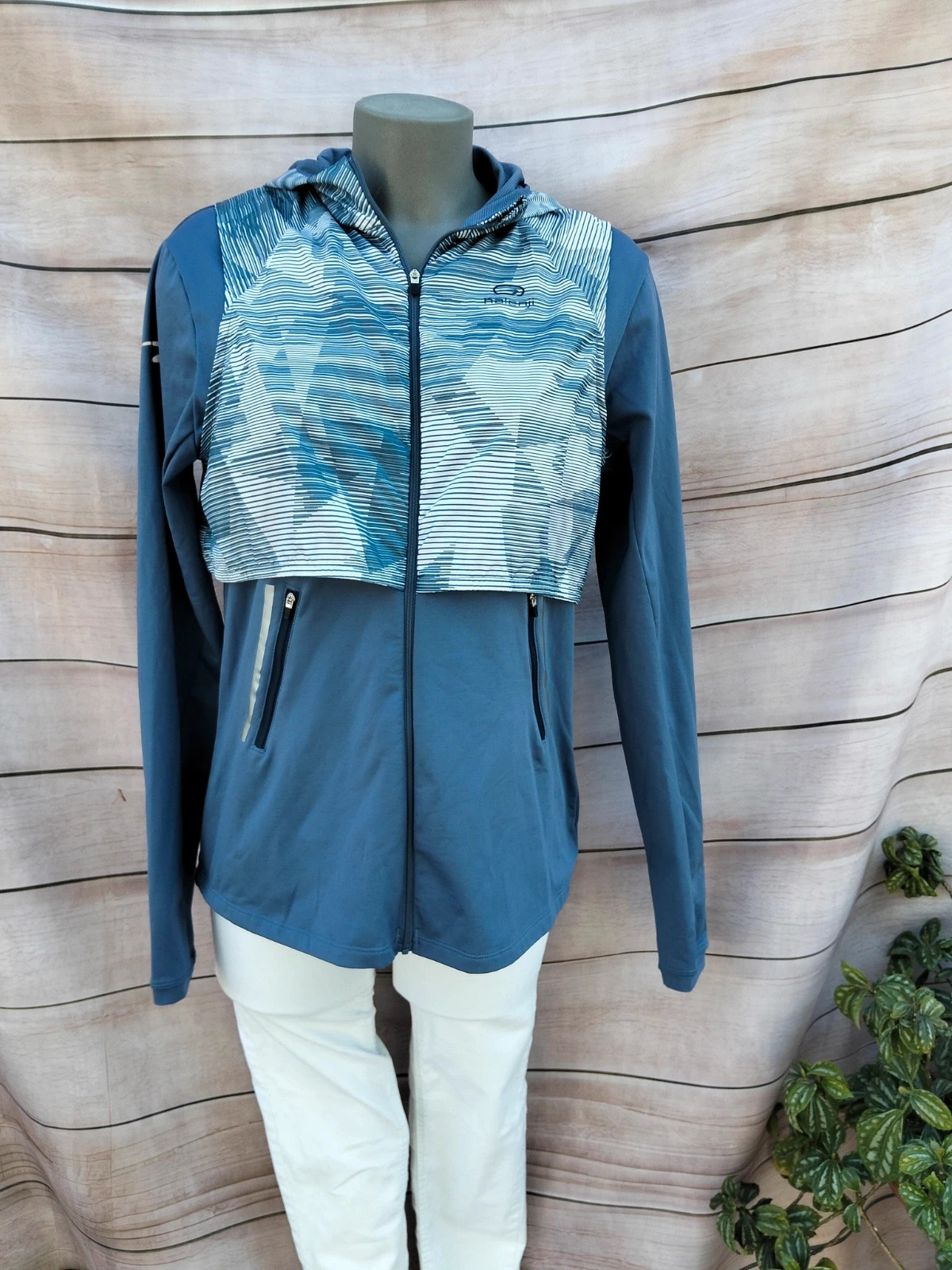 Chaqueta deportiva Kalenji azul con estampado geométrico talla 46 💜