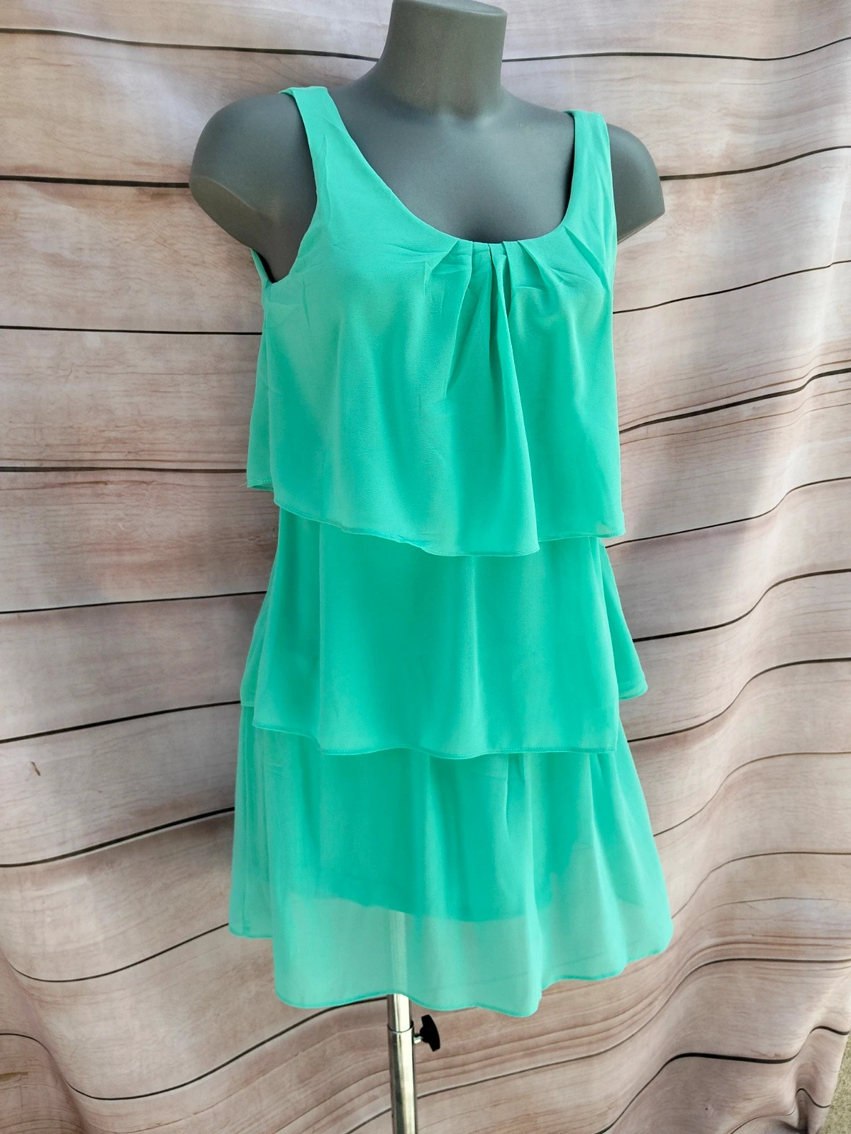 Vestido corto verde menta con volantes 💜 – La Boutique – taille S / 36 / 8 2