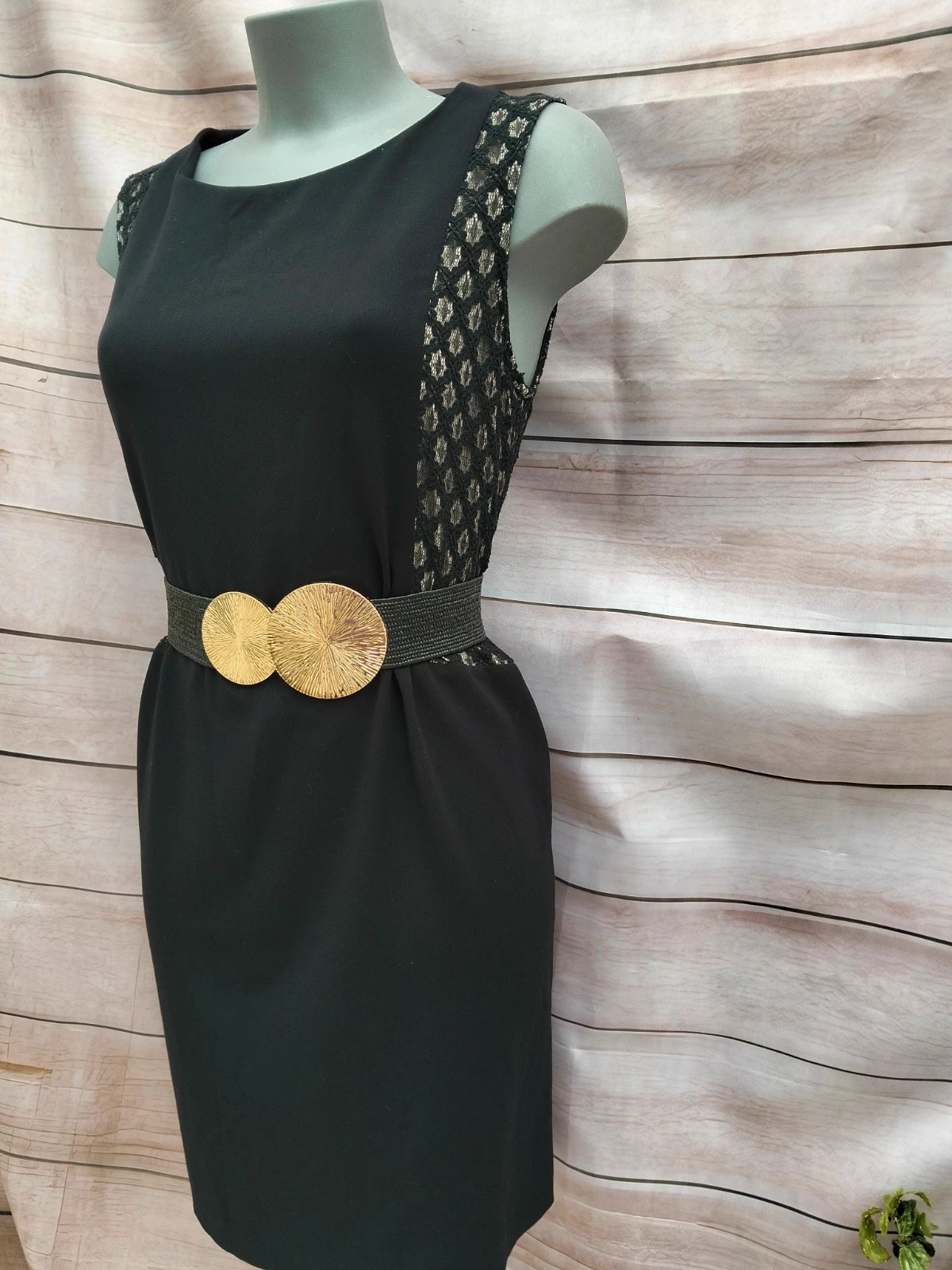 Vestido negro elegante con paneles laterales de encaje beige 💜 – La Boutique – taille L / 40 / 12 5
