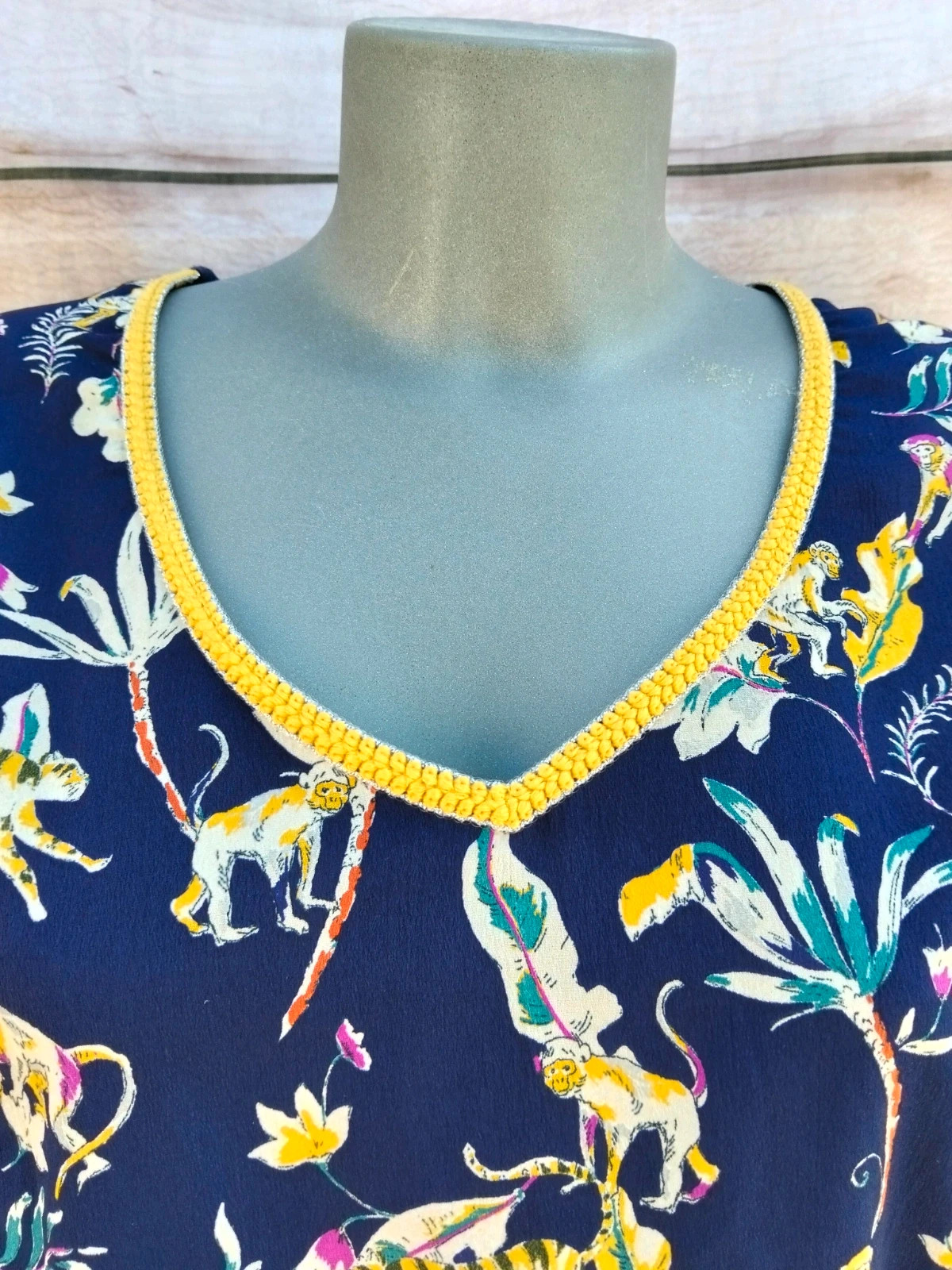 Blusa estampada con monos y detalle amarillo 💛 – Promod – taille M / 38 / 10 4
