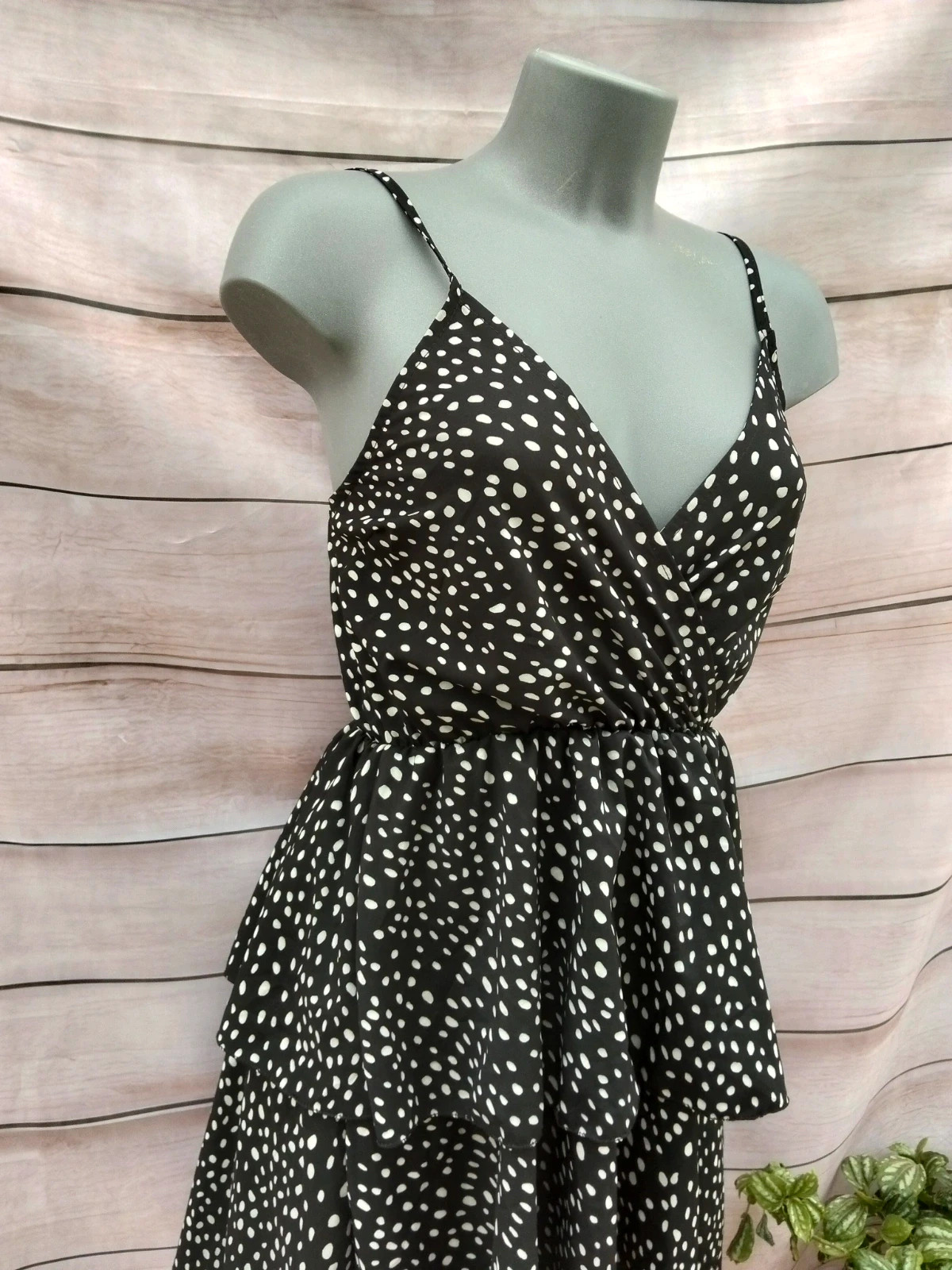 Vestido corto negro con estampado de lunares blancos y volantes 💜 – La Boutique – taille M / 38 / 10 2