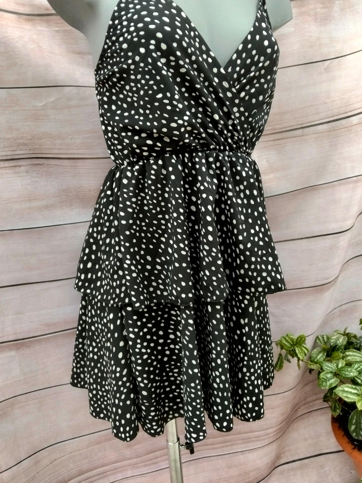 Vestido corto negro con estampado de lunares blancos y volantes 💜 – La Boutique – taille M / 38 / 10 3