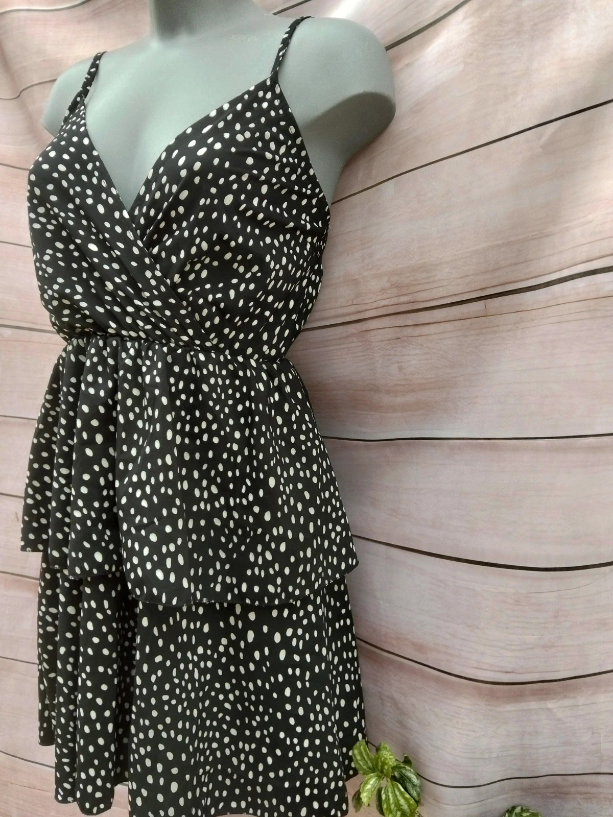 Vestido corto negro con estampado de lunares blancos y volantes 💜 – La Boutique – taille M / 38 / 10 4