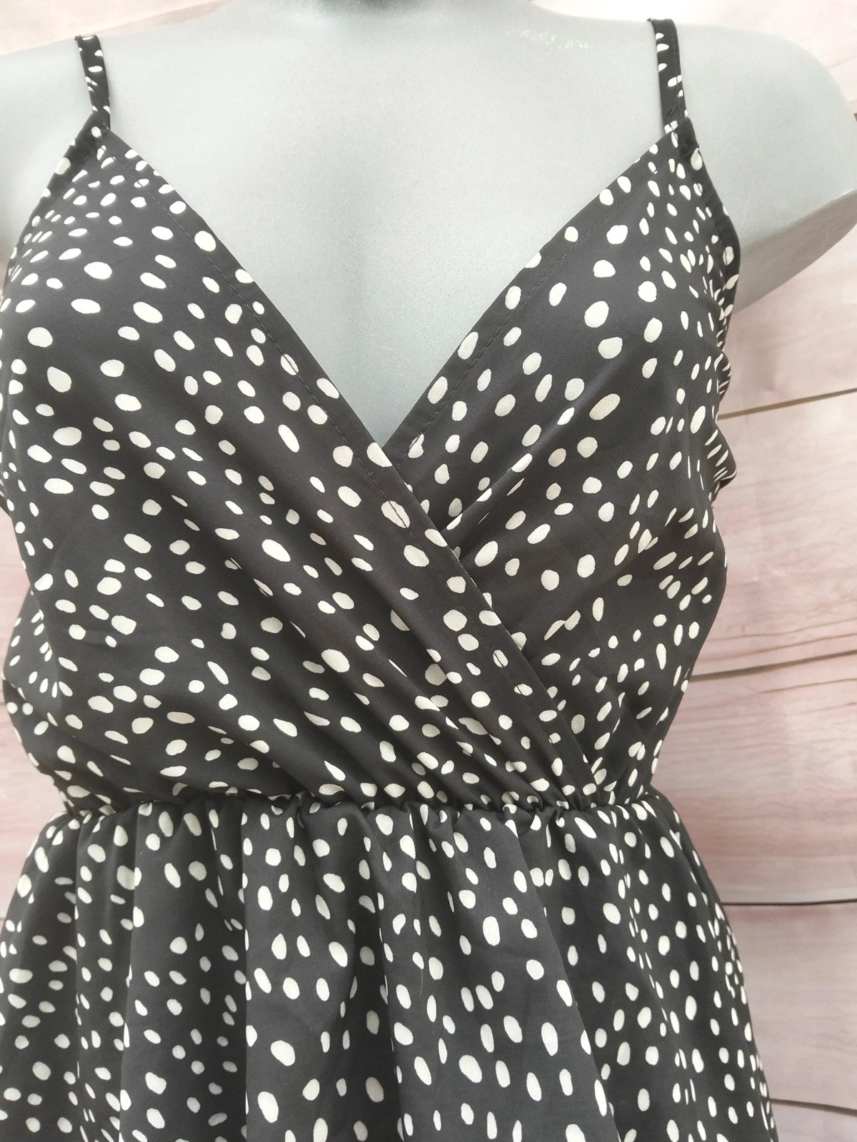 Vestido corto negro con estampado de lunares blancos y volantes 💜 – La Boutique – taille M / 38 / 10 5