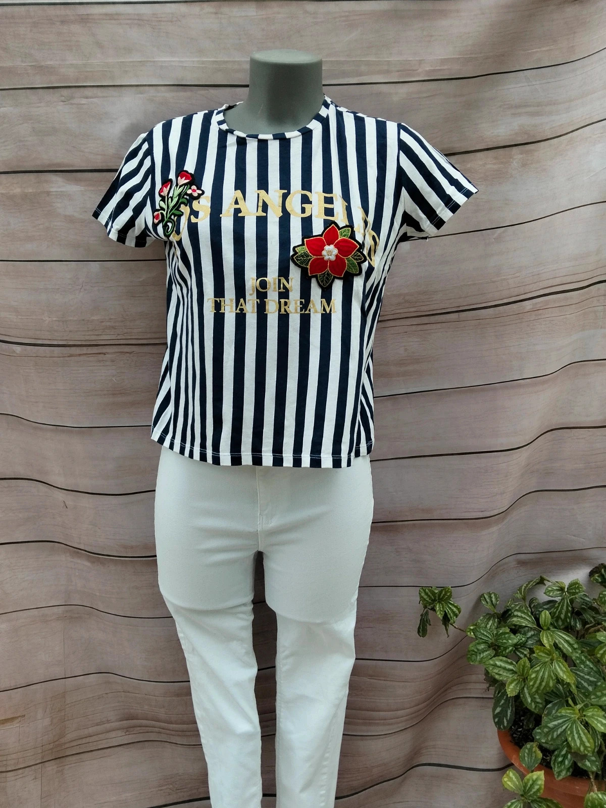Camiseta de rayas con bordado de flores 💐