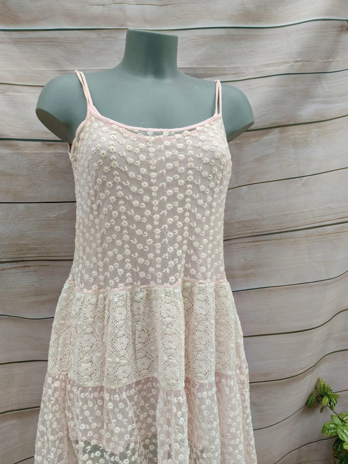 Vestido rosa empolvado de encaje y tul con flores bordadas – Talla S/M 💜 – La Boutique – taille L / 40 / 12 2