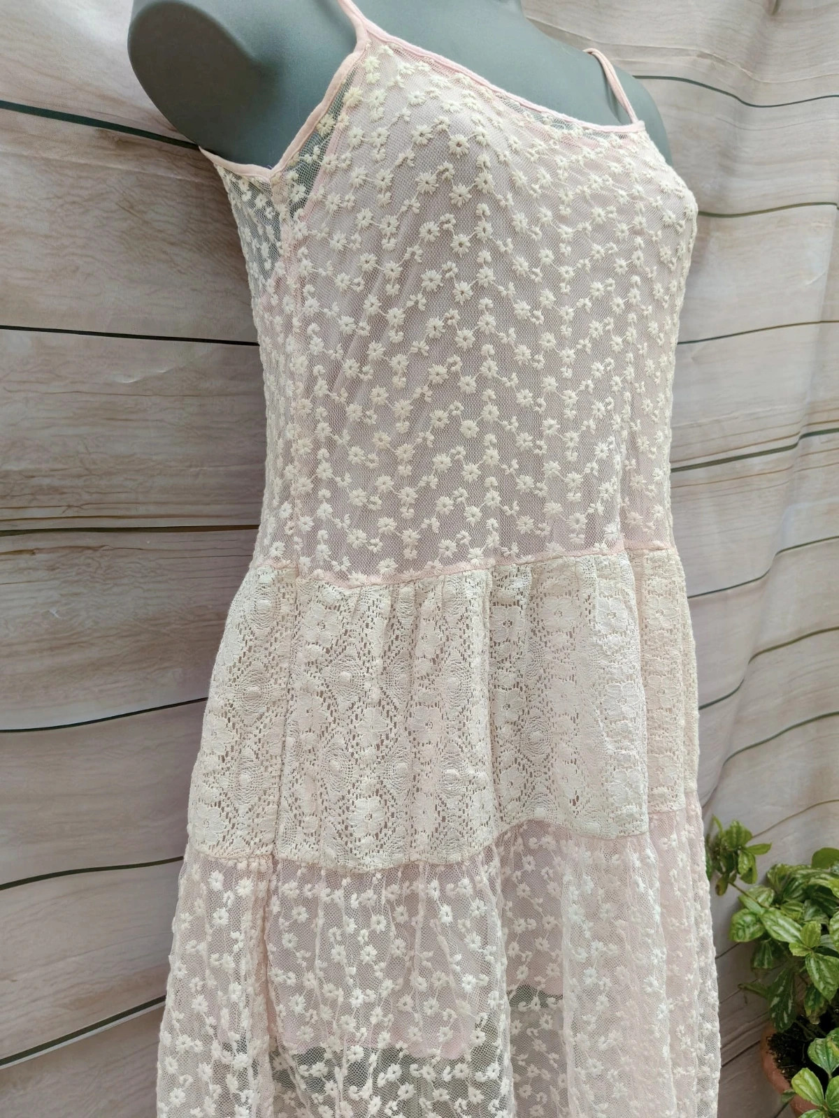 Vestido rosa empolvado de encaje y tul con flores bordadas – Talla S/M 💜 – La Boutique – taille L / 40 / 12 3