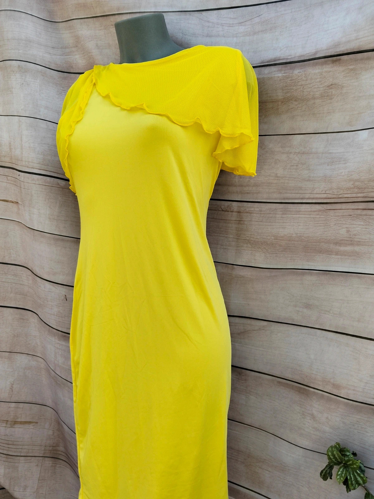 Vestido amarillo con capa💜 – La Boutique – taille M / 38 / 10 3