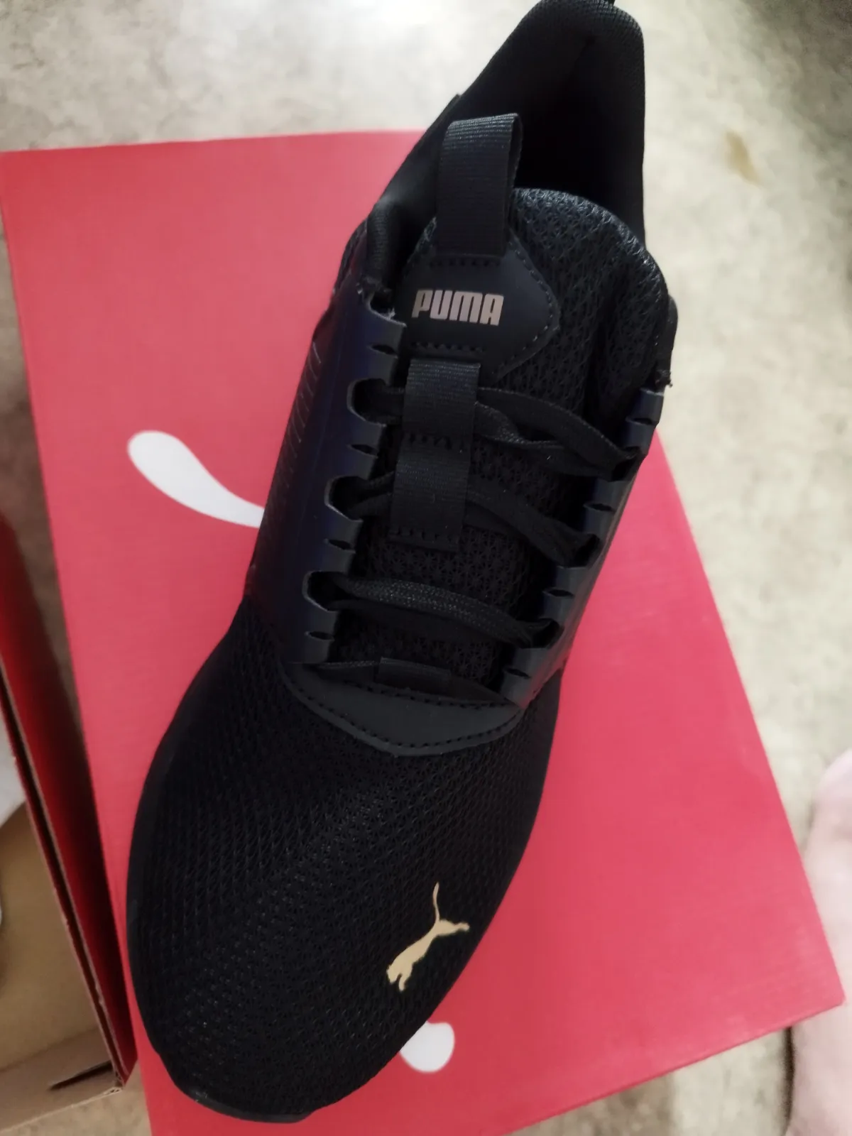 Puma baskets noires doré 6