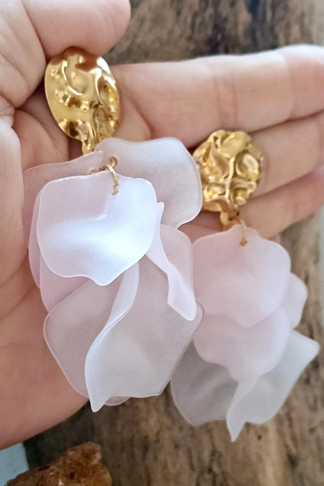 Pendientes largos pétalos rosa y dorados 8 cm / Boucles d'oreilles longues pétales rose et doré 8 cm – No Label 2