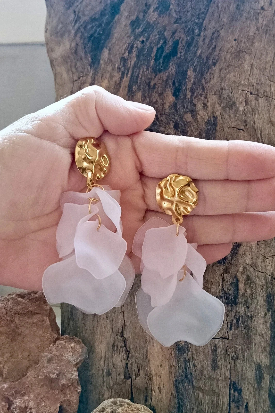 Pendientes largos pétalos rosa y dorados 8 cm / Boucles d'oreilles longues pétales rose et doré 8 cm – No Label 3