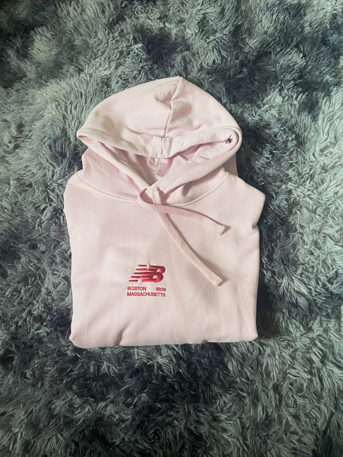 pull à capuche new balance rose taille M