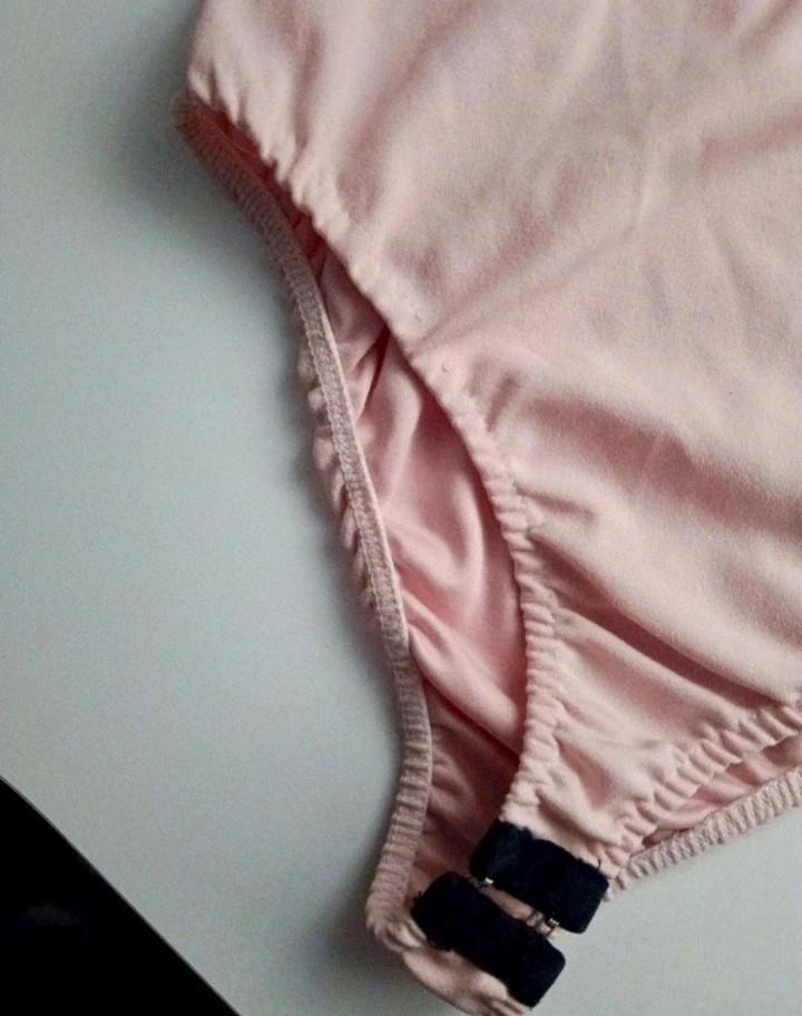Body/ top rosa con un hombre y volante – New Collection – taille Taille unique 3