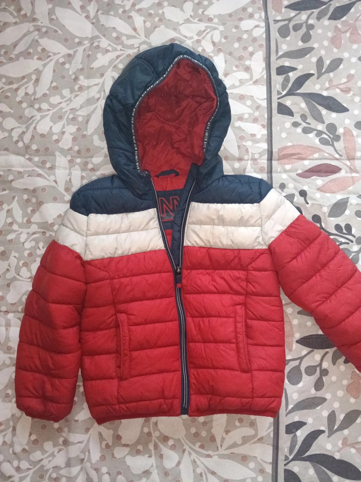 Abrigo acolchado niño con capucha – NY – taille 4 ans / 104 cm 3