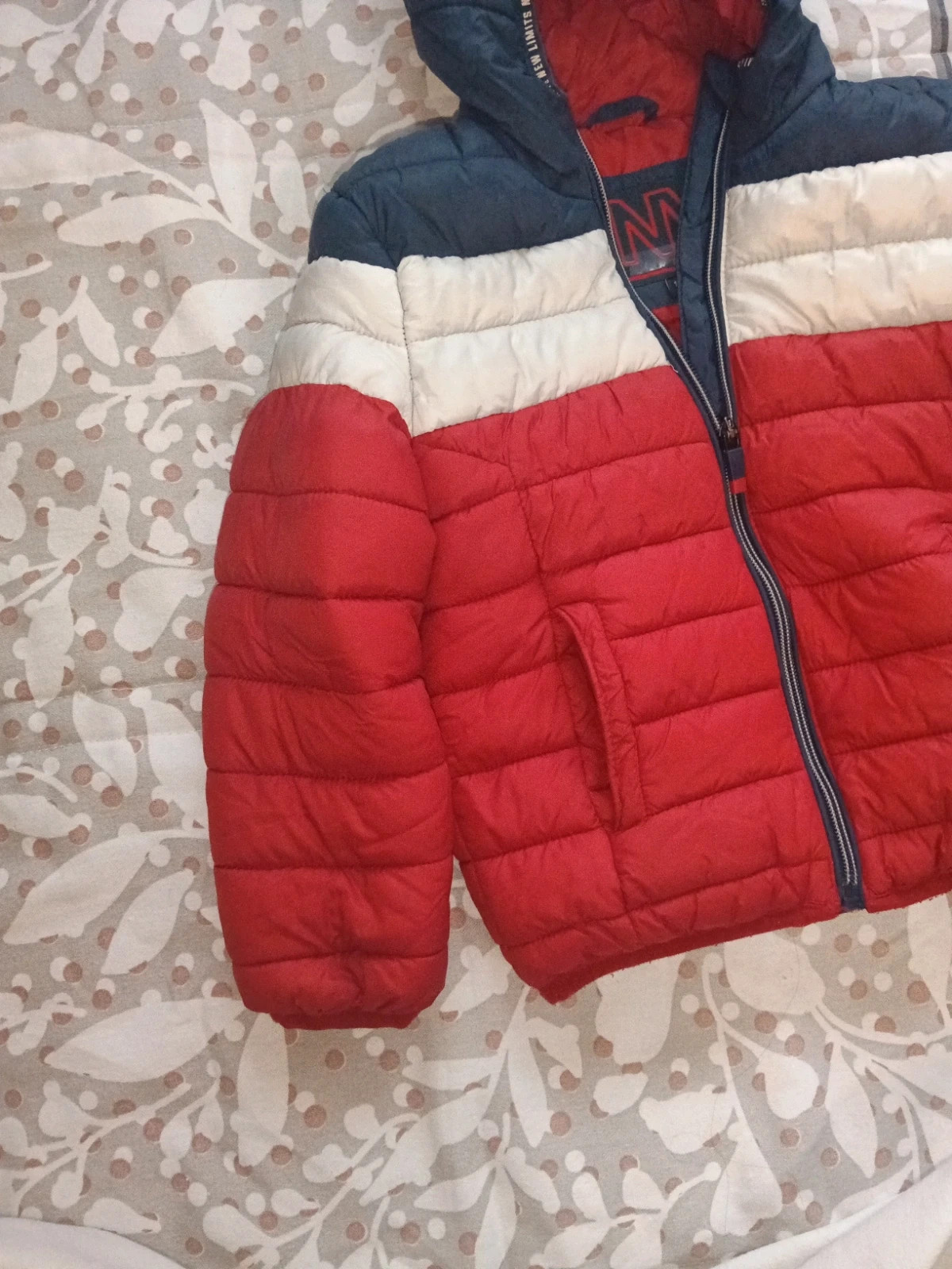Abrigo acolchado niño con capucha – NY – taille 4 ans / 104 cm 2