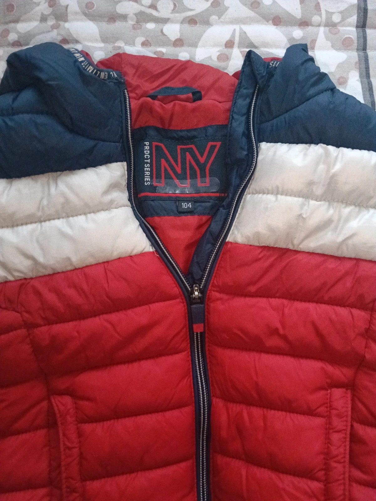 Abrigo acolchado niño con capucha – NY – taille 4 ans / 104 cm 5