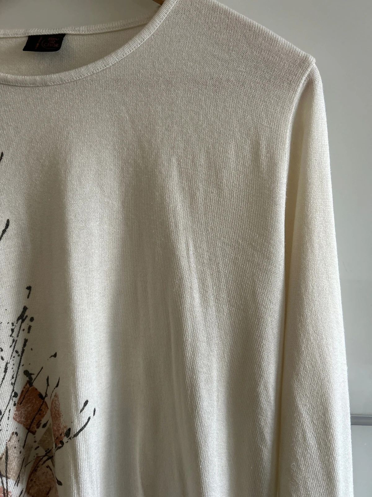Pull fin écru Taille 42 ample motif abstrait – Bleu de Chine – taille XL / 42 / 14 5