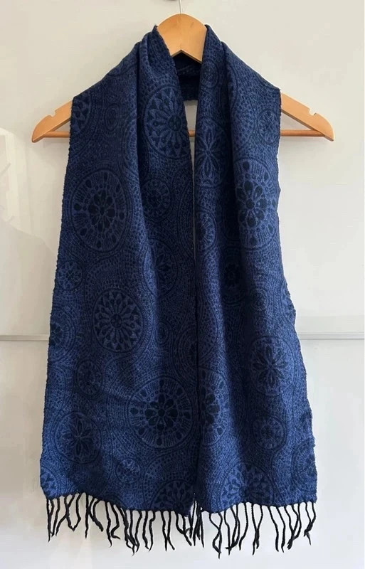Écharpe Louis Féraud cachemire bleu marine – Louis Féraud 4