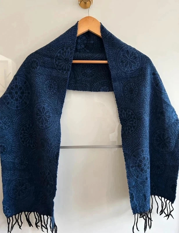 Écharpe Louis Féraud cachemire bleu marine – Louis Féraud 5