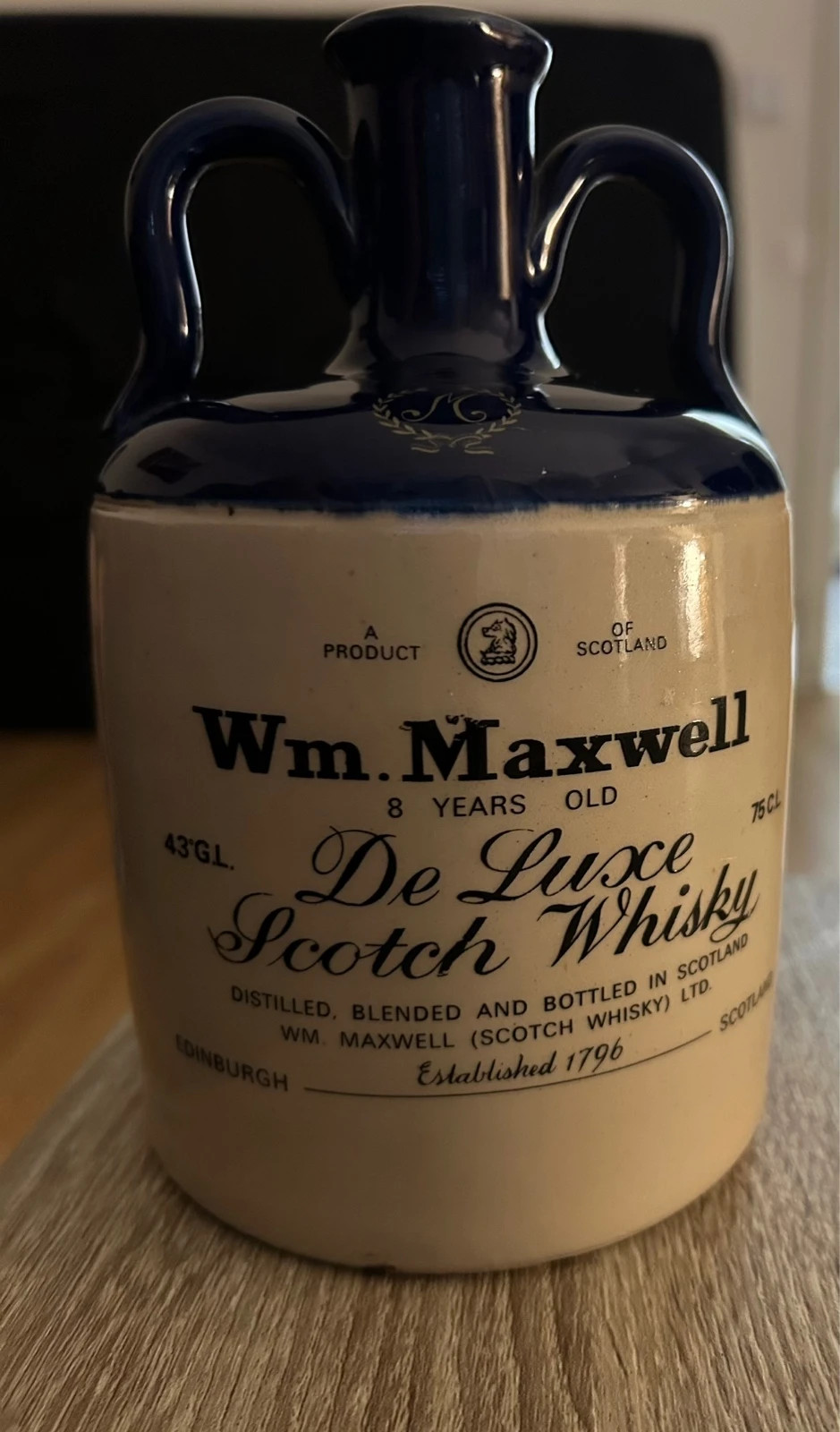 Carafe ancienne Wm. Maxwell De Luxe Scotch Whisky 8 Years céramique vintage 75 cl – Wm.Maxwell 2