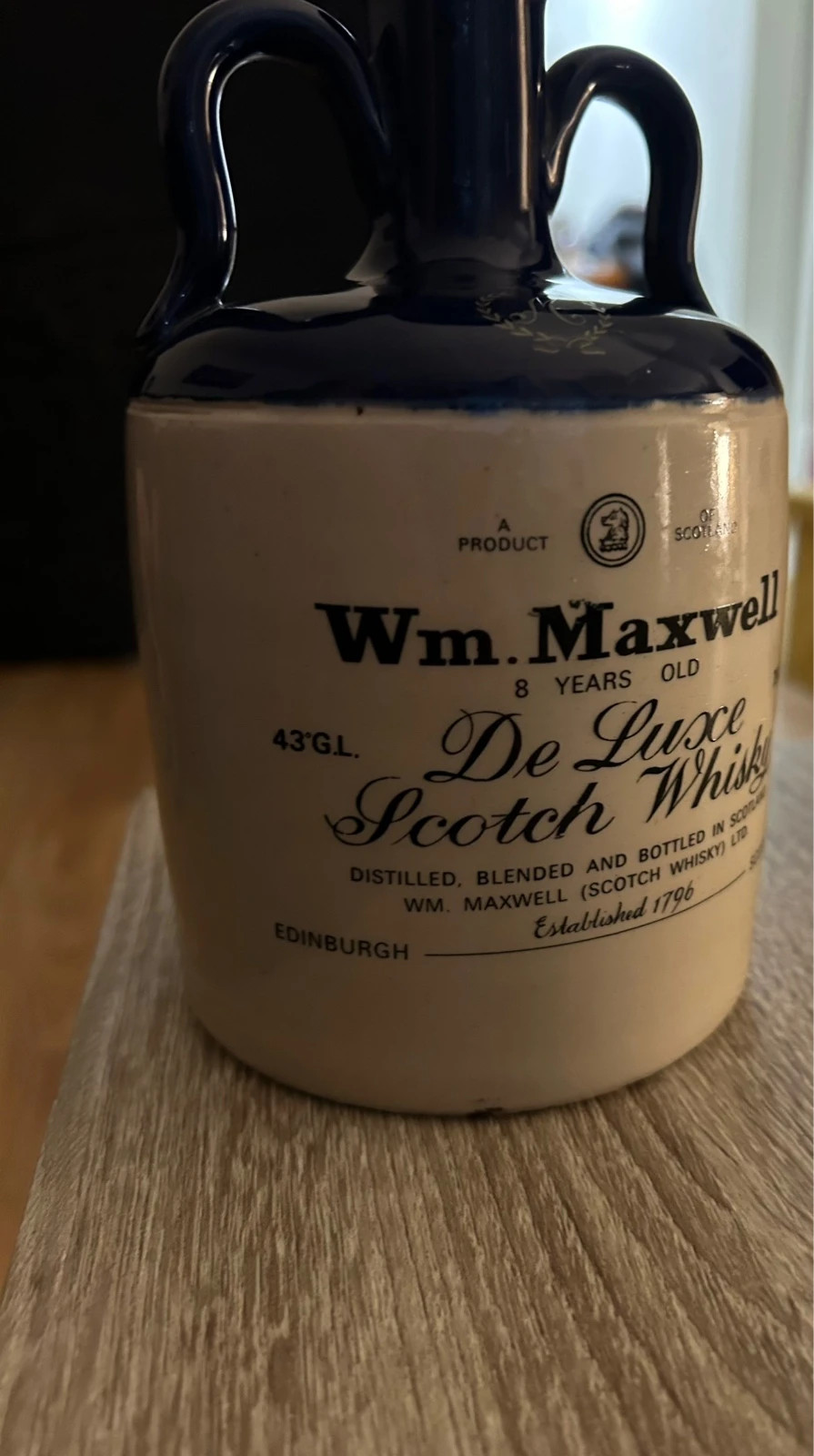 Carafe ancienne Wm. Maxwell De Luxe Scotch Whisky 8 Years céramique vintage 75 cl – Wm.Maxwell 3
