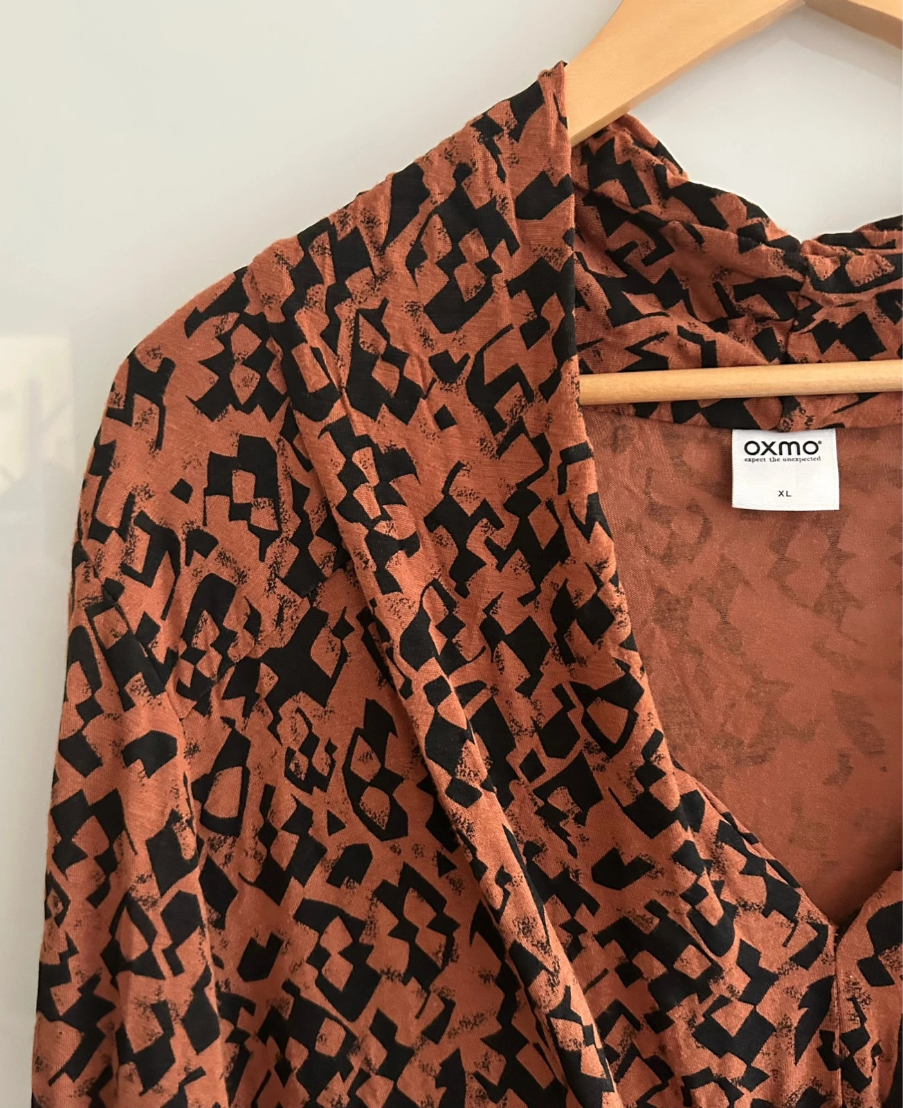 Robe fluide légère Oxmo XL viscose extensible marron noir – OXMO – taille XL / 42 / 14 4