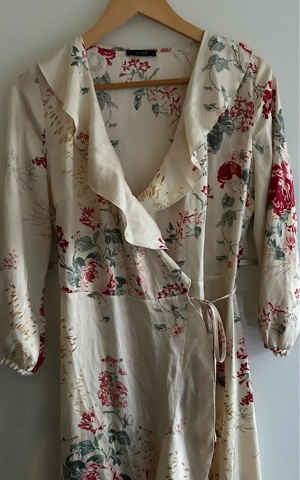 robe portefeuille fleurie LIME S beige volantée fluide romantique chic – Lime – taille S / 36 / 8 4