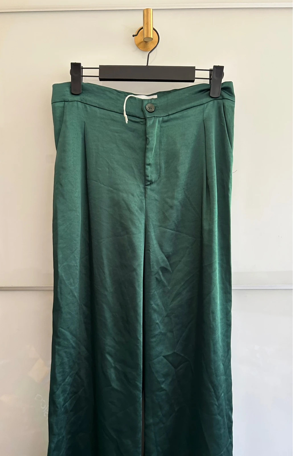Pantalon satin kaki émeraude jambe large fluide chic tendance luxe Charlior T.M – charlior – taille M / 38 / 10 5