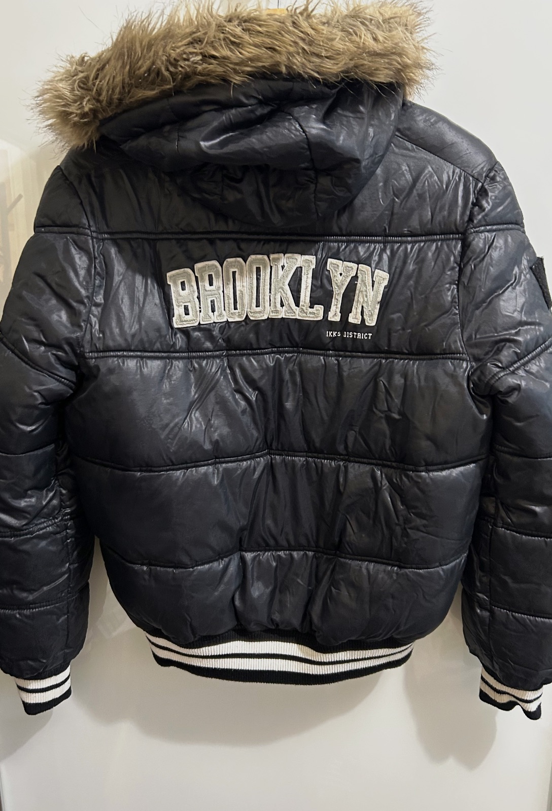 Doudoune IKKS noire capuche fausse fourrure Brooklyn college varsity Taille S – IKKS – taille S 8