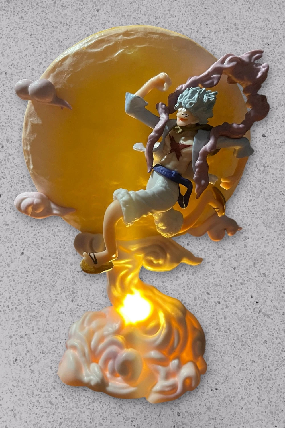 Figura Luffy Gear 5 One Piece con Luz LED (15 cm)