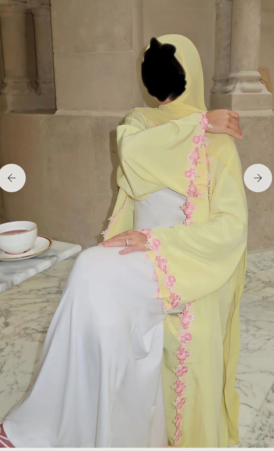 Abaya longue jaune pastel brodée