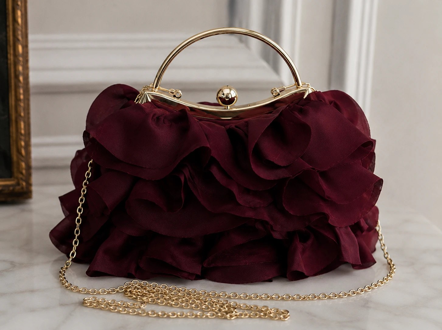 Sac ou pochette élégante doré avec voilage bordeaux 2