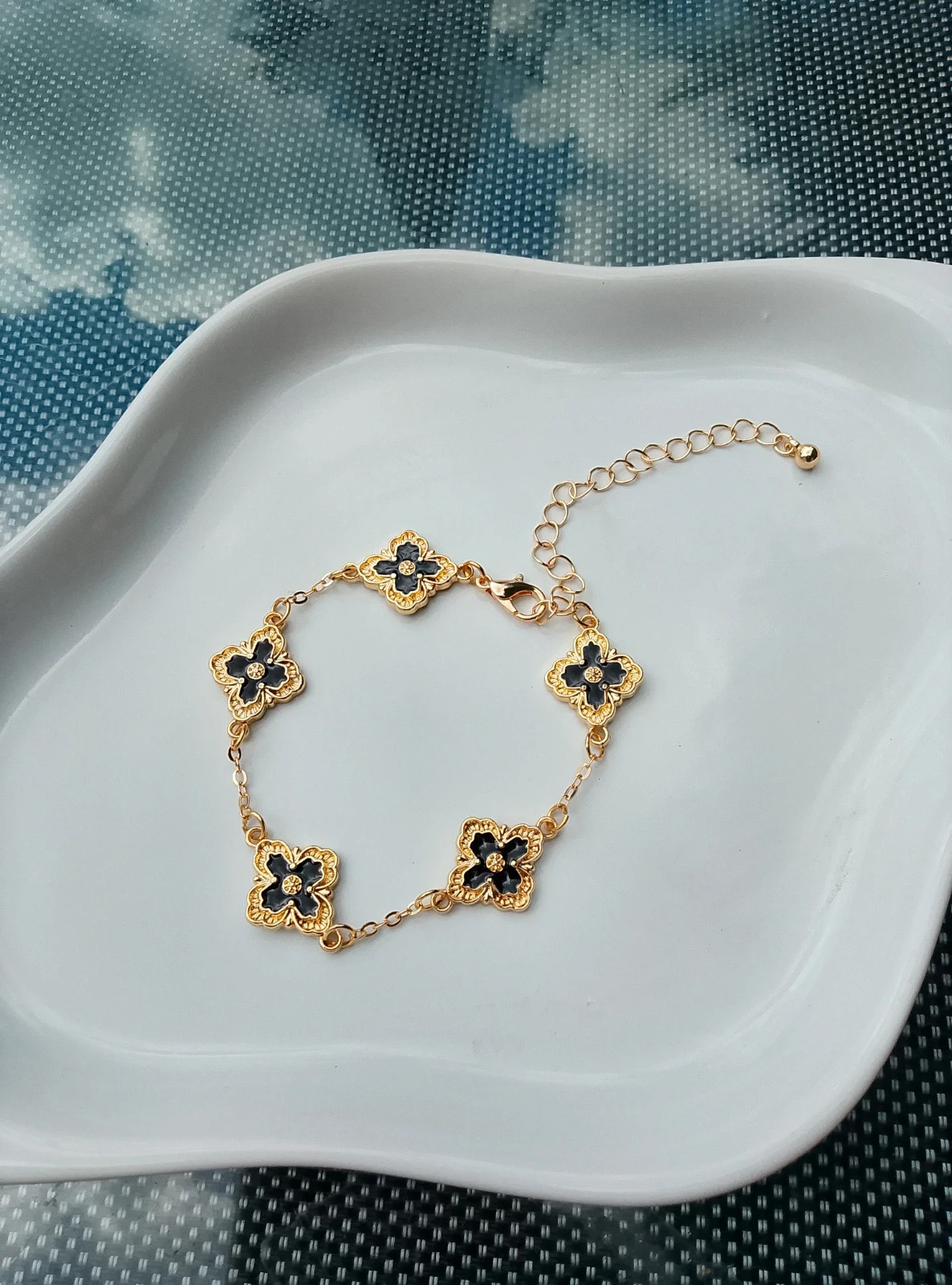 Bracelet doré motif trèfle en acier inoxydable – Trefle 3
