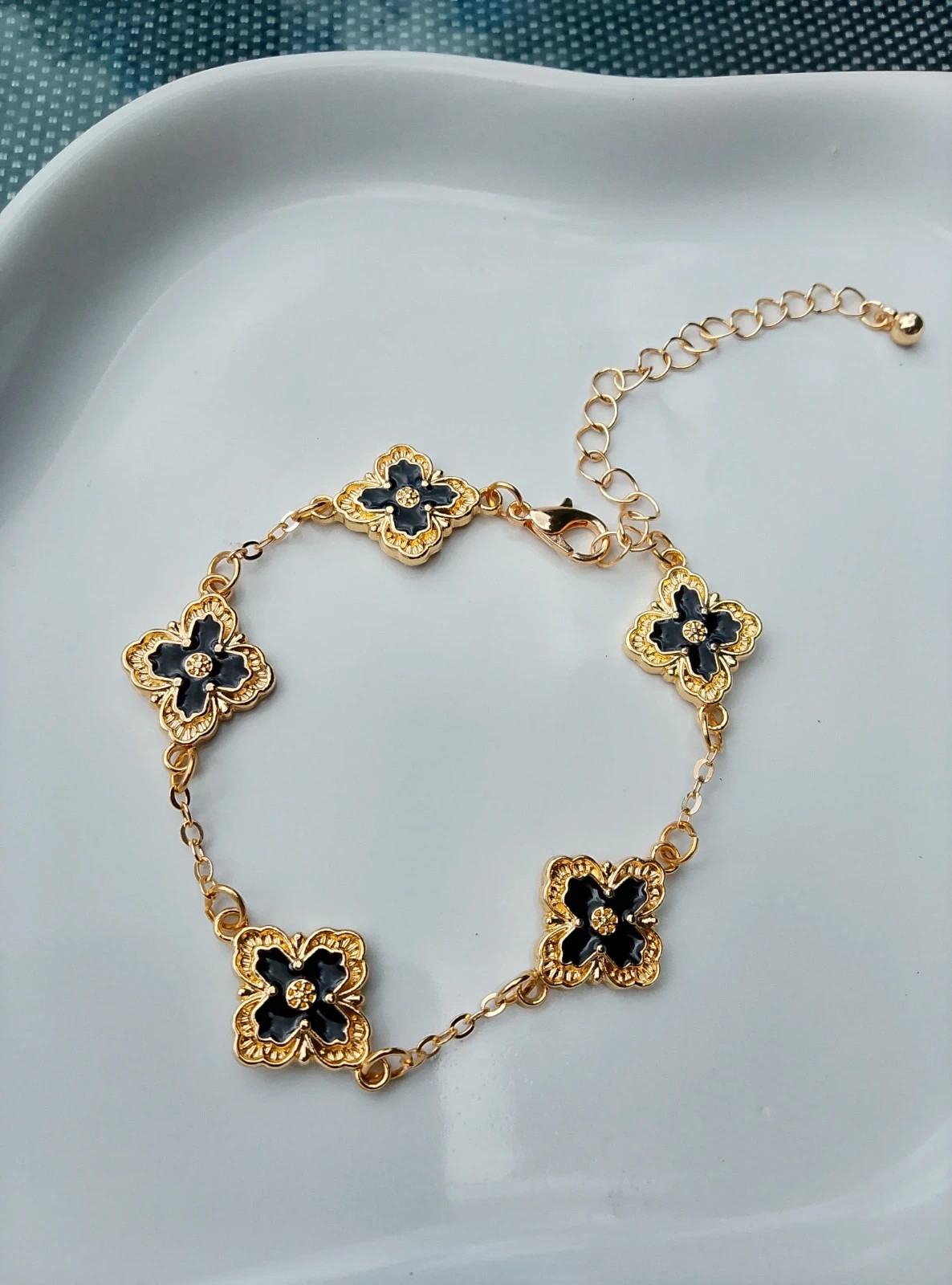 Bracelet doré motif trèfle en acier inoxydable – Trefle 2