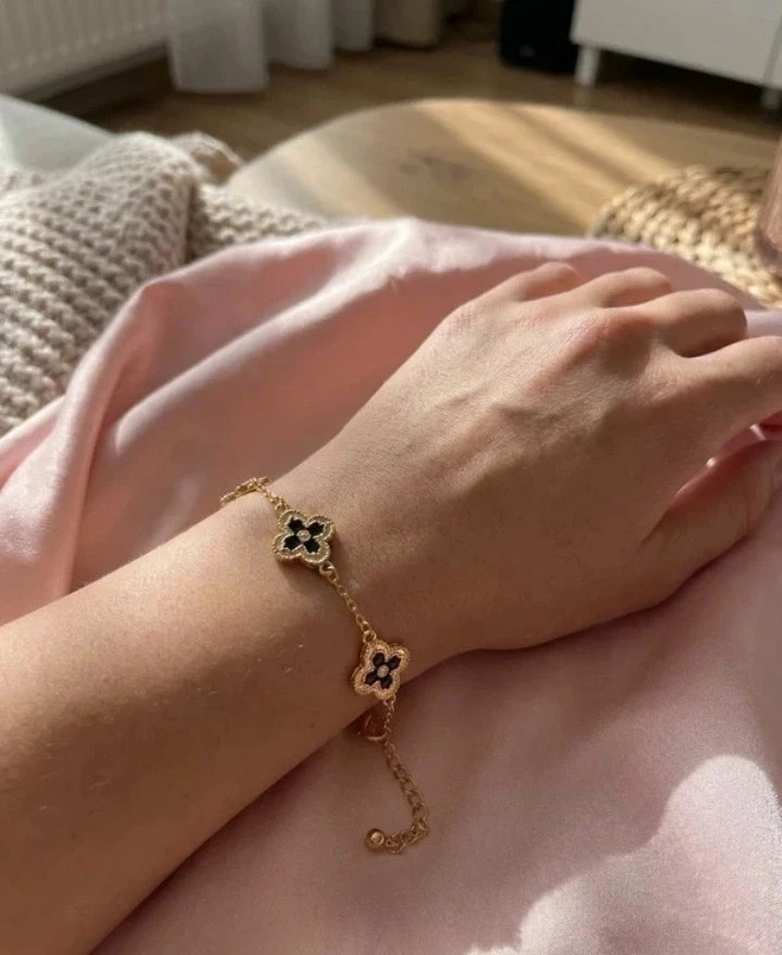 Bracelet doré motif trèfle en acier inoxydable