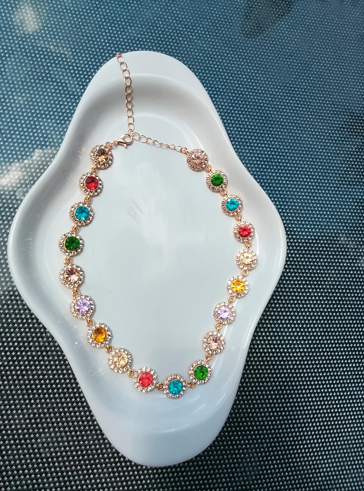 Collier doré élégant avec Pierre multicolore – Multicolore