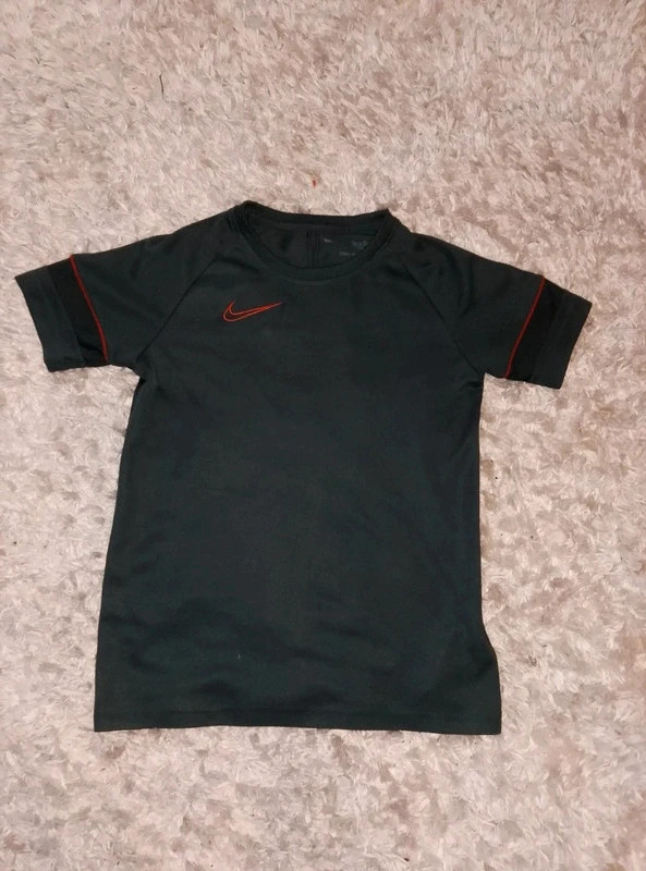 T-shirt NIKE 12 ans – Nike – taille 12 ans / 152 cm 2