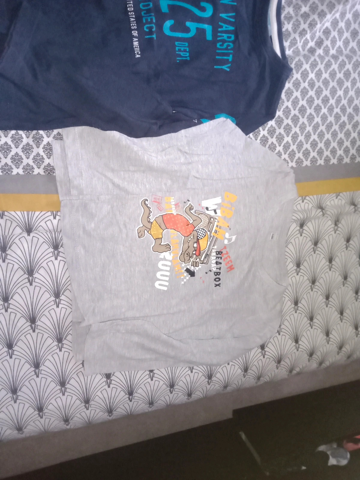 Lot de 3 t-shirt manches longues – Inconnu – taille 5 ans / 110 cm 4