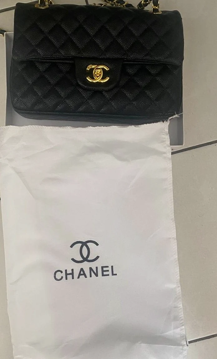 Sac à bandoulière Chanel Timeless noir matelassé