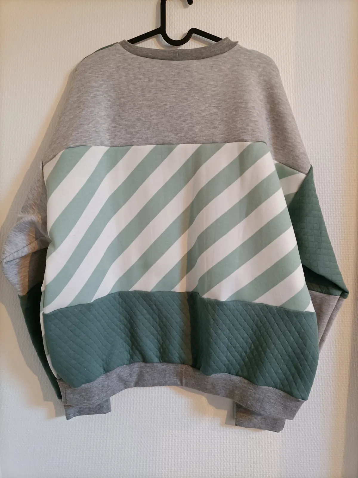 Sweat upcycling oversize taille L – HANDMADE – taille L 3