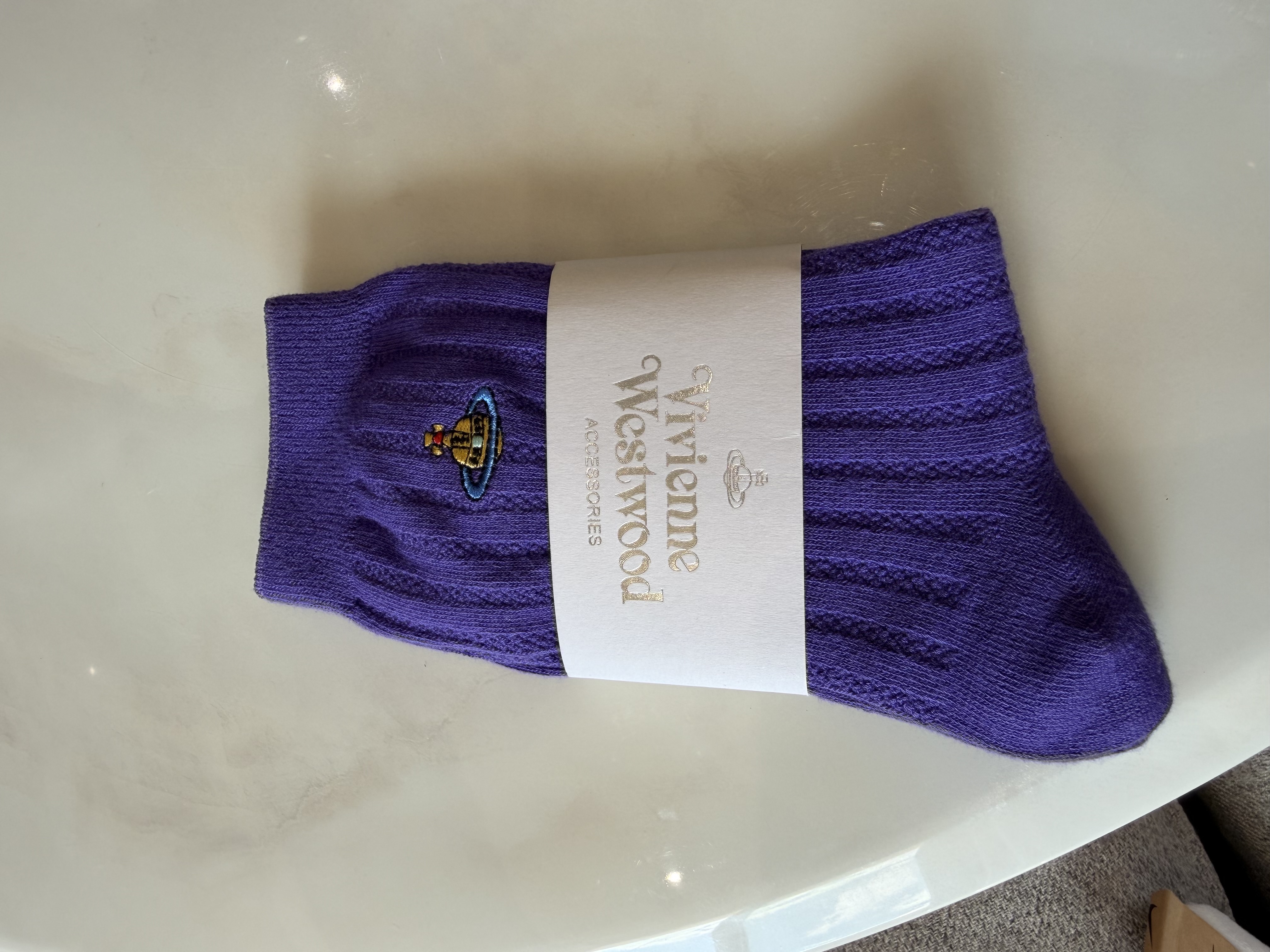 Chaussettes neuves violettes 3